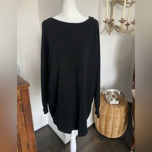 Dreamers by Debut Black Tunic Sweater! ❤️